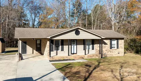 2438 Meadow Plaza Dr, Lancaster, SC 29720