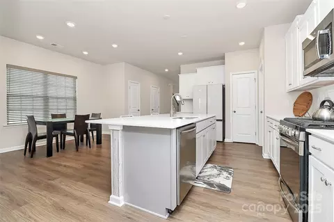 Kitchen - 5762 Soft Shell Dr, Lancaster, SC 29720 photo 4 of 5