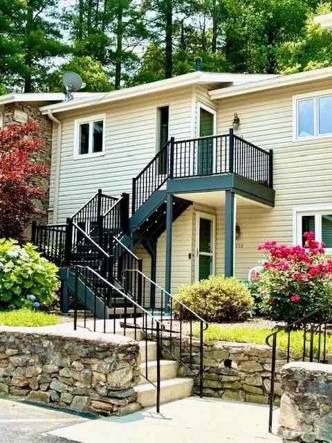 760 Britton Creek Dr, Hendersonville, NC 28791