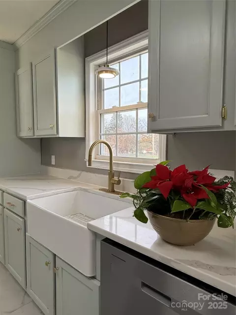 129 Mapleleaf Rd, Statesville, NC 28625