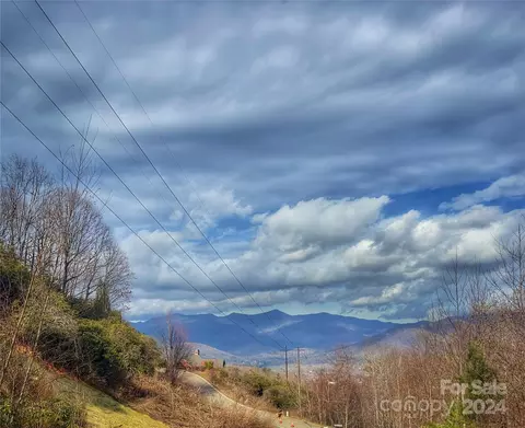 21 Crockett Ridge Rd, Black Mountain, NC 28711