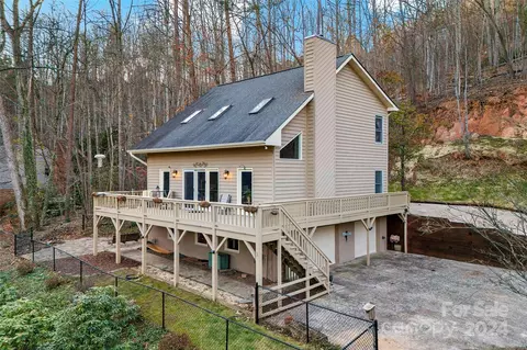 132 Fairway Dr, Black Mountain, NC 28711