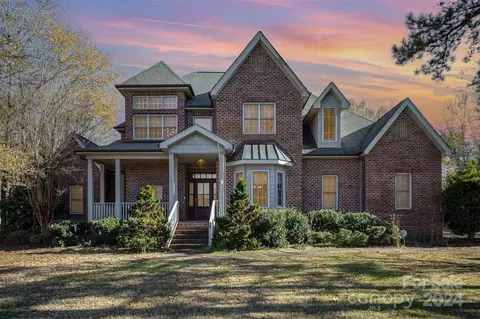 2930 Phillips Fairway Dr, Charlotte, NC 28216