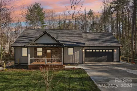 38 Chestnut Ln, Hendersonville, NC 28792