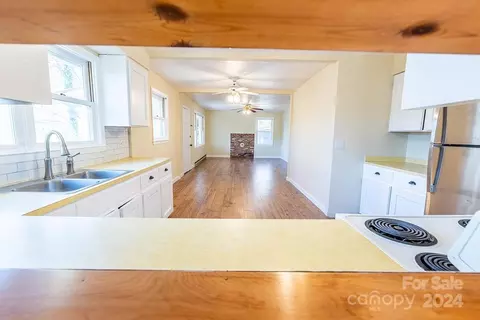 Living - 84 Woodtop Rd, Sylva, NC 28779 photo 5 of 6