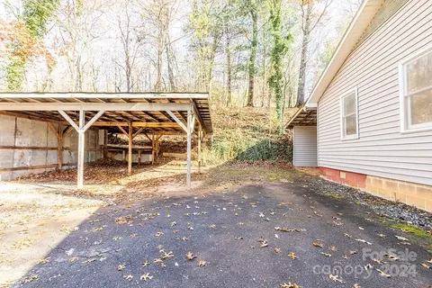 Exterior - 84 Woodtop Rd, Sylva, NC 28779 photo 3 of 8