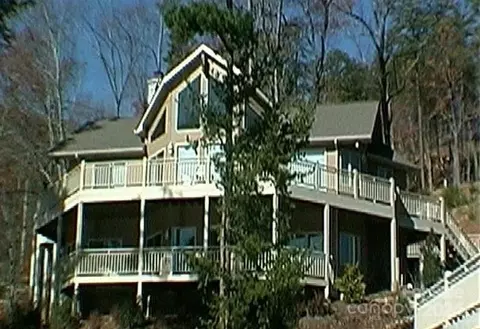 126 Shoreline Ct, Lake Lure, NC 28746
