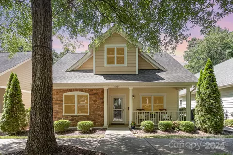 7930 Tigers Paw Rd, Huntersville, NC 28078