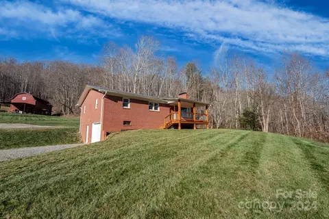 20 Milner Dr, Waynesville, NC 28786
