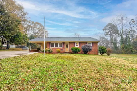 302 Churchill Dr, Kings Mountain, NC 28086