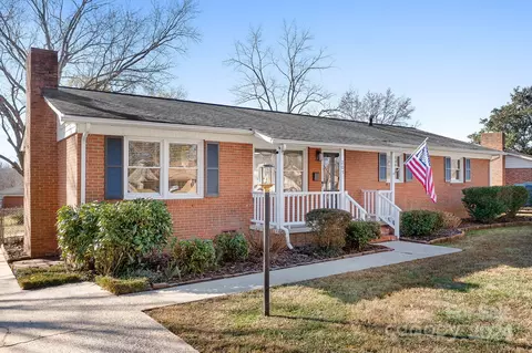 205 Crestview Dr, Lincolnton, NC 28092
