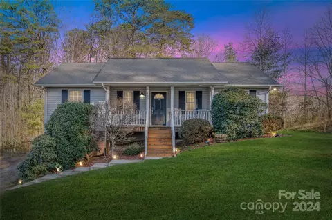 103 Number Nine Rd, Fairview, NC 28730