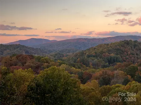 210 Hemlock Dr, Elk Park, NC 28622