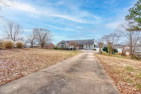 134 N Shore Dr, Cherryville, NC 28021