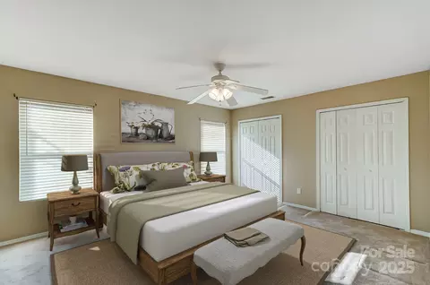 9315 Ames Hollow Rd, Charlotte, NC 28216