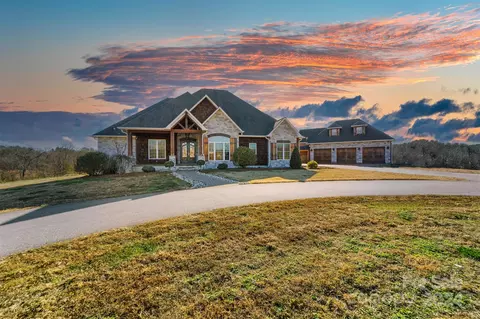 454 Legion Rd, Lenoir, NC 28645