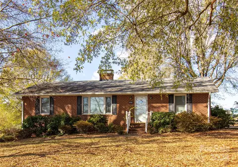 654 Meadowlark Dr, Winston Salem, NC 27106