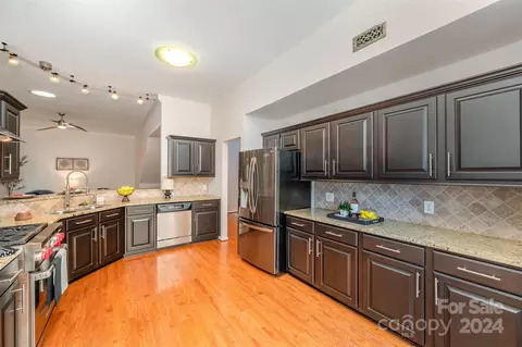 Kitchen - 19534 Dufour Ct, Cornelius, NC 28031 photo 4 of 4