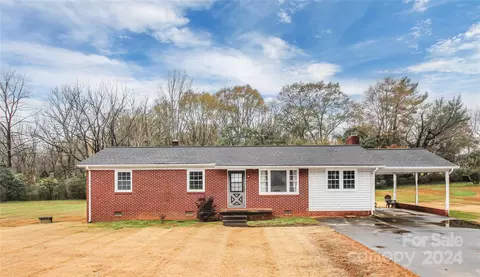 1330 Crestview Dr, Shelby, NC 28150