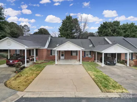 19974 Oak Leaf Cir, Cornelius, NC 28031