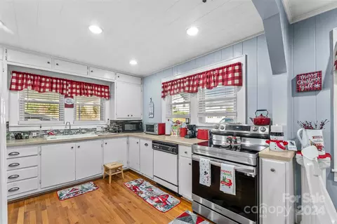Kitchen - 2385 E Us 70 Hwy, Morganton, NC 28655 photo 2 of 2