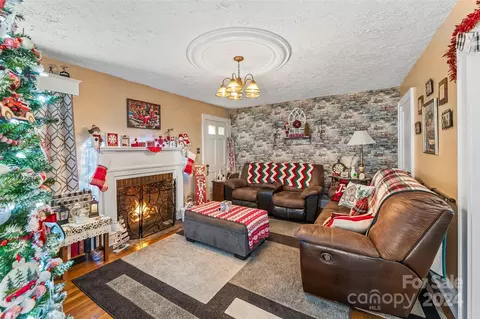Living - 2385 E Us 70 Hwy, Morganton, NC 28655 photo 1 of 1