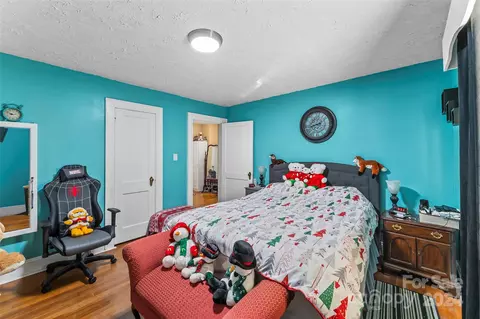 Bedroom - 2385 E Us 70 Hwy, Morganton, NC 28655 photo 2 of 3