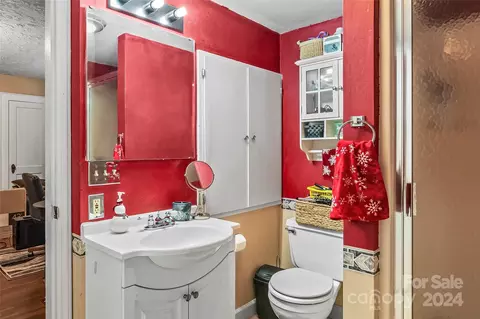 Bath - 2385 E Us 70 Hwy, Morganton, NC 28655 photo 1 of 2