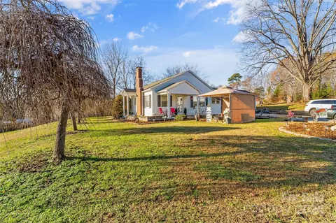 Exterior - 2385 E Us 70 Hwy, Morganton, NC 28655 photo 2 of 8