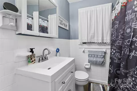 Bath - 2385 E Us 70 Hwy, Morganton, NC 28655 photo 2 of 2