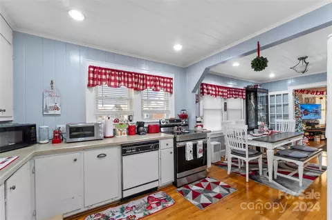 Kitchen - 2385 E Us 70 Hwy, Morganton, NC 28655 photo 1 of 2