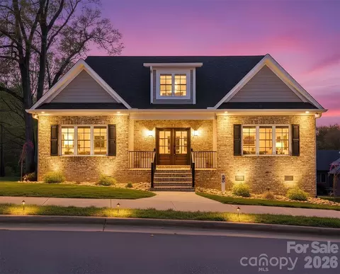 496 19th Avenue Nw Cir NW, Hickory, NC 28601
