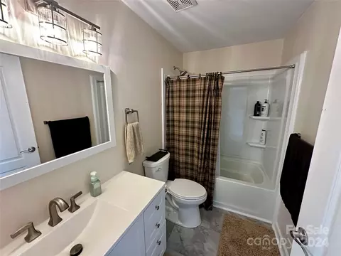 Bath - 4108 Johnson Rd, Jefferson, SC 29718 photo 3 of 4