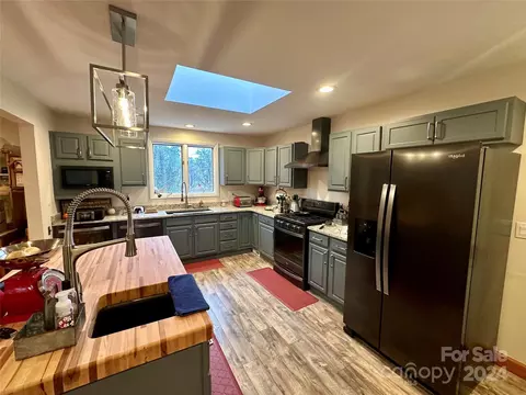 Kitchen - 4108 Johnson Rd, Jefferson, SC 29718 photo 1 of 2