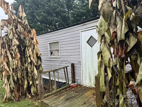 215 W Ohio Ave, Bessemer City, NC 28016