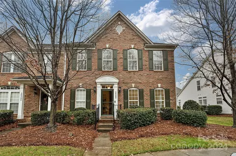 20204 Amy Lee Dr, Cornelius, NC 28031