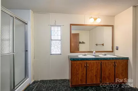 Bath - 680 Plainview Estate Ln, Vale, NC 28168 photo 1 of 2