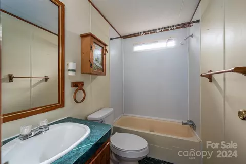Bath - 680 Plainview Estate Ln, Vale, NC 28168 photo 2 of 2