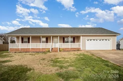 112 Hayworth Ln, Statesville, NC 28625