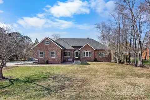 807 Lauras Ln, Albemarle, NC 28001