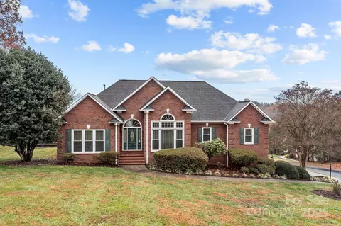 4687 Snow Dr, Harrisburg, NC 28075