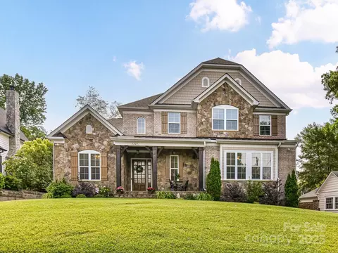 3227 Pinehurst Pl, Charlotte, NC 28209