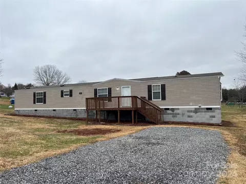 3804 Crossing Creek Dr, Claremont, NC 28610