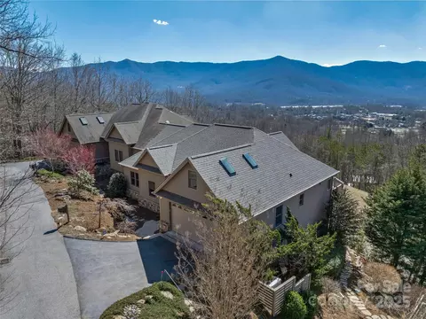20 Red Plum Ln, Black Mountain, NC 28711