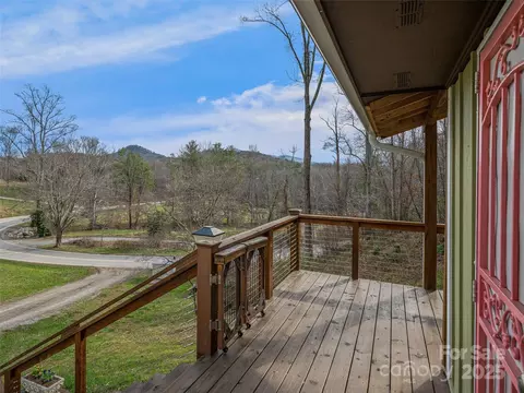 704 Old Fort Rd, Fairview, NC 28730