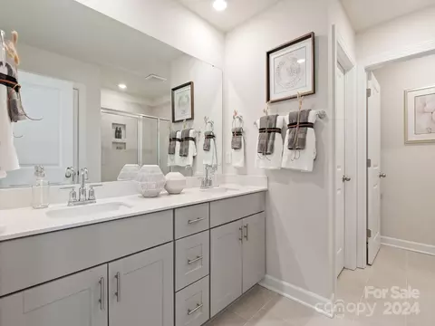 Bath - 1271 31st Ne St NE, Conover, NC 28613 photo 4 of 4