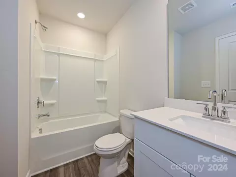 Bath - 1271 31st Ne St NE, Conover, NC 28613 photo 1 of 4