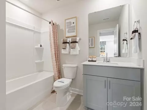 Bath - 1271 31st Ne St NE, Conover, NC 28613 photo 2 of 4