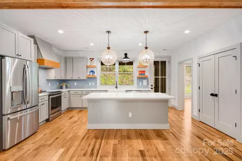40 Jordan St, Hendersonville, NC 28739