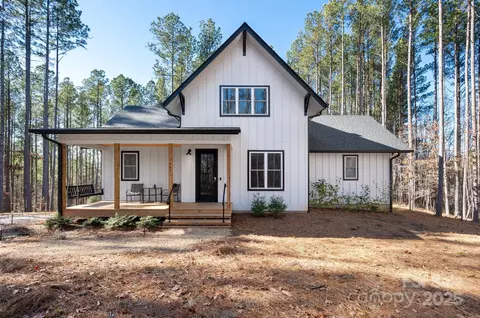461 Hawk Ridge Dr, Mill Spring, NC 28756